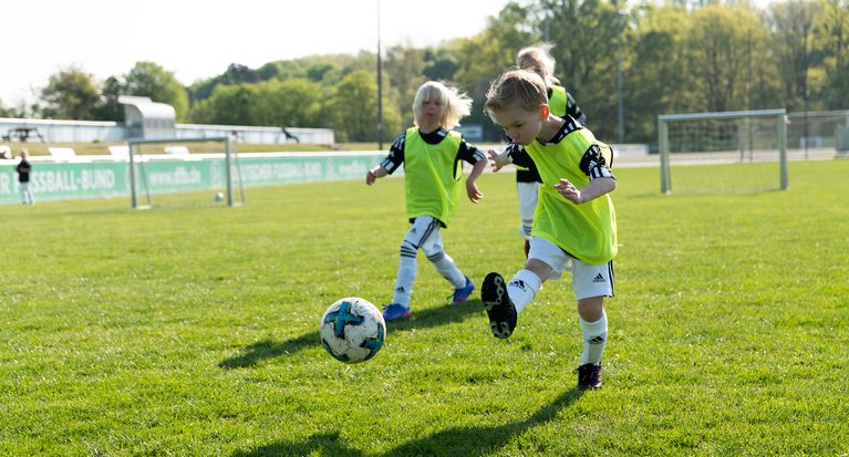 Der neue Kinderfußball: Kleinere Teams, kleinere Tore - größere Chancen!