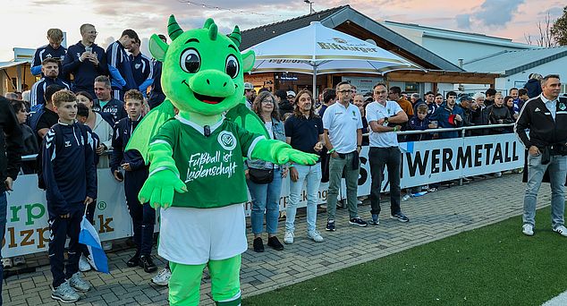 Feuer frei für den Fußball: FVM stellt neues Maskottchen „Manni Mittelrhein“ vor