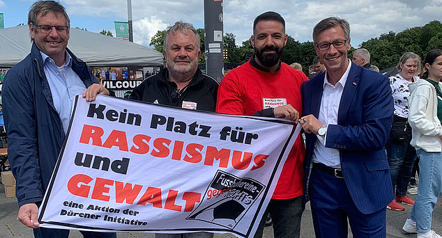 Rote Karte für Rechtsaußen: Seit 25 Jahren gegen Rassismus – Die mutige Initiative des Jo Ecker feiert Geburtstag